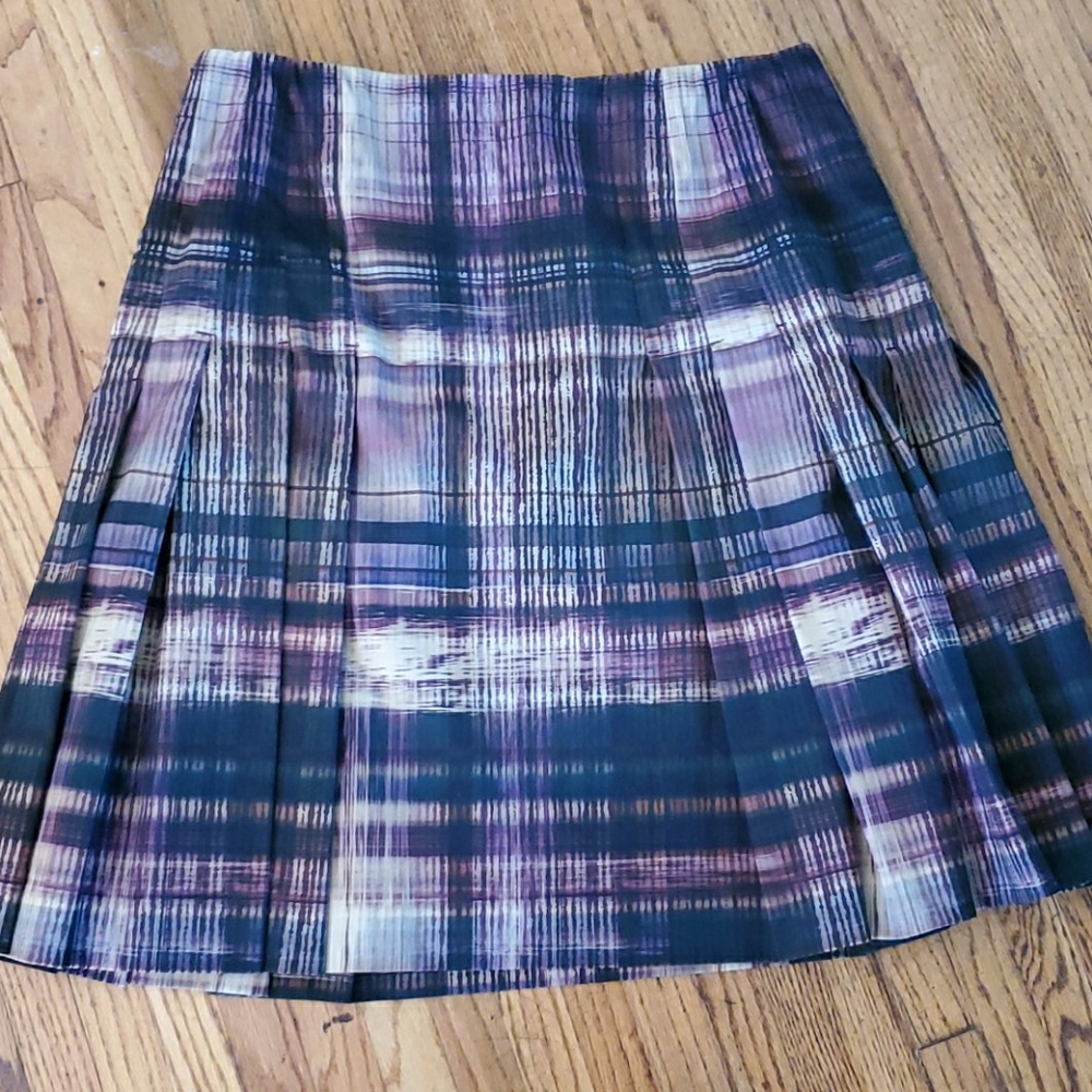 SKIRT WITH PLEATS